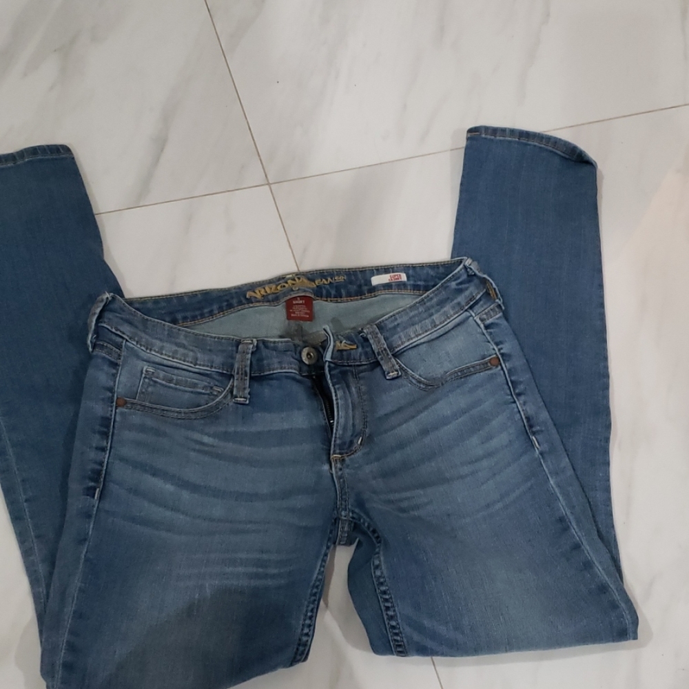 2 pairs of Jeans